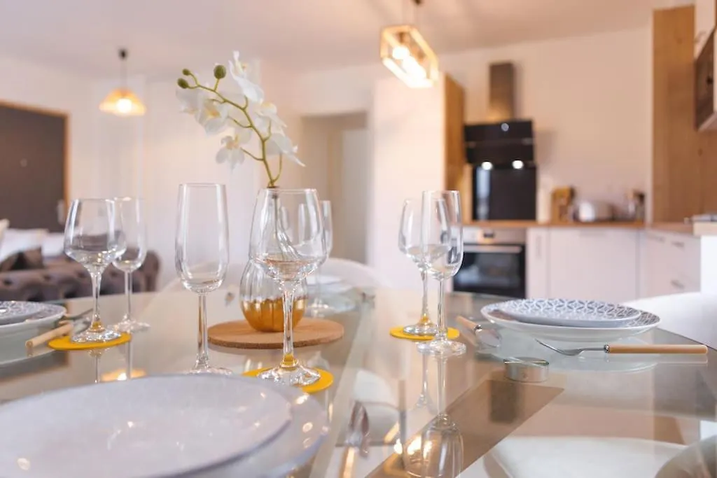 Superbe Appartement 2 Chambres - Parking Gratuit Bourg-en-Bresse 0*,  France